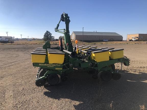 Image of John Deere 1760 equipment image 3