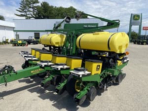 2001 John Deere 1760 Image