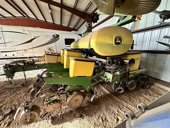 Image of John Deere 1760 equipment image 1