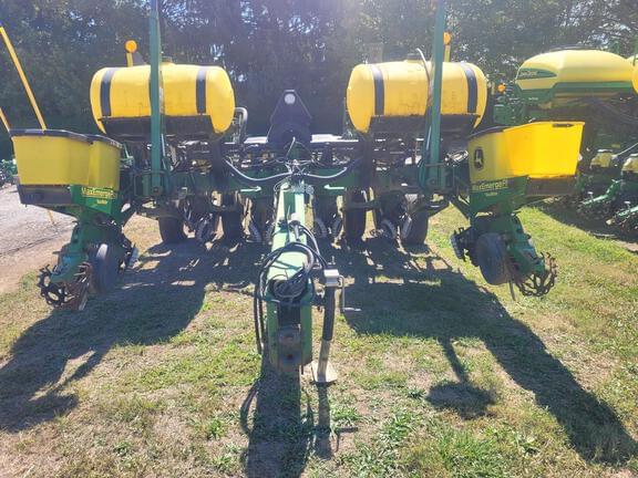 Image of John Deere 1760 Primary image