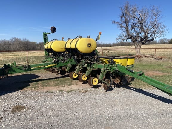 2001 John Deere 1760 Equipment Image0