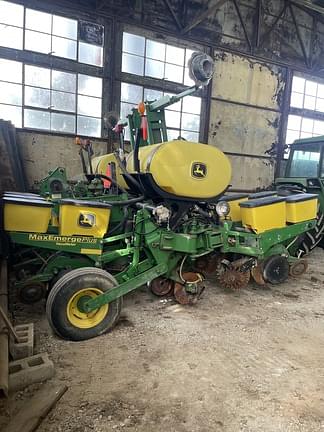 Image of John Deere 1760 equipment image 2