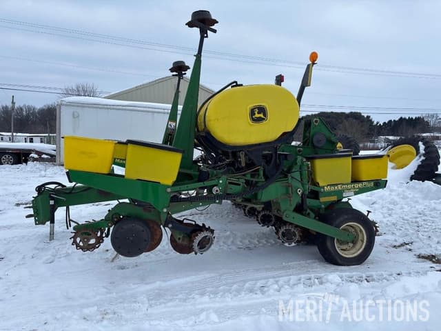 Image of John Deere 1760 equipment image 1