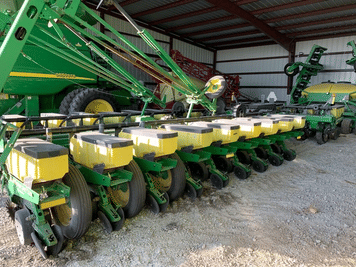 Main image John Deere 1770