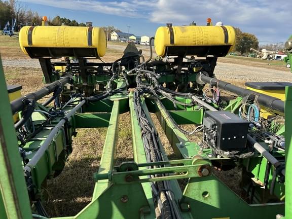 Image of John Deere 1770 equipment image 3