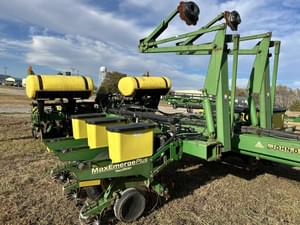 2001 John Deere 1770 Image