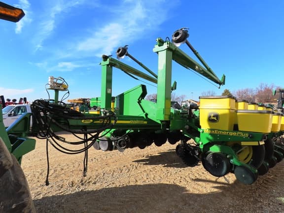 Image of John Deere 1770 equipment image 4