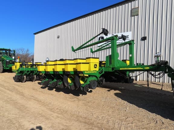 Image of John Deere 1770 equipment image 2