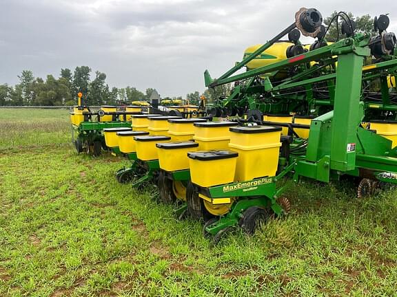 Image of John Deere 1770 equipment image 3