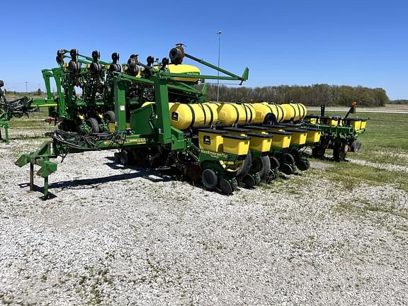 Image of John Deere 1770 equipment image 1