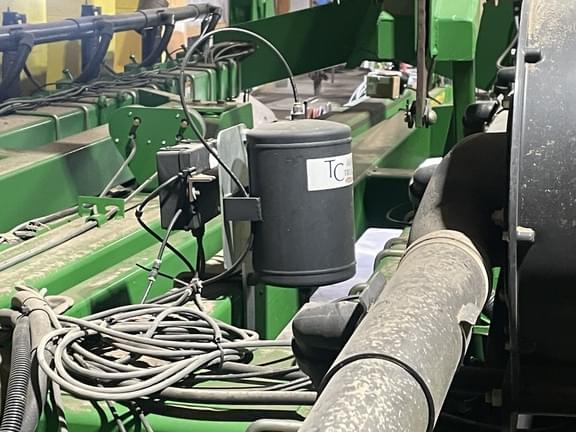 Image of John Deere 1770 equipment image 1