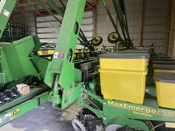 Image of John Deere 1770 equipment image 2