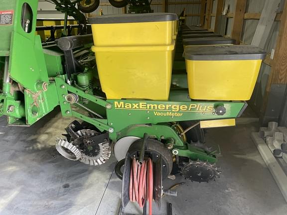 Image of John Deere 1770 equipment image 1