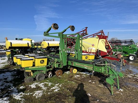 Image of John Deere 1770 equipment image 1