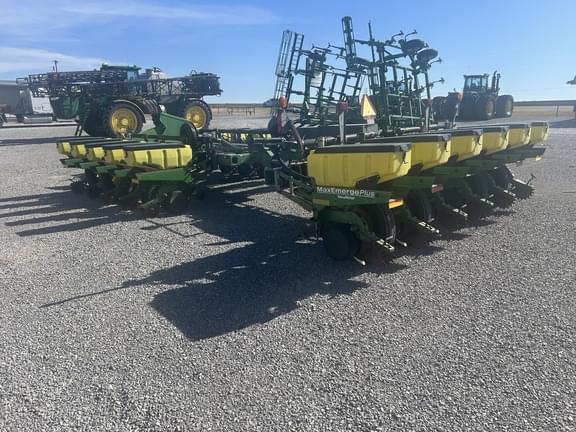 Image of John Deere 1770 equipment image 2