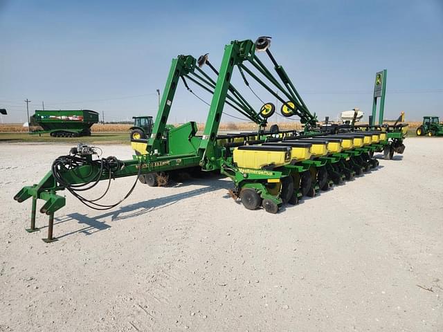 Image of John Deere 1770 equipment image 1