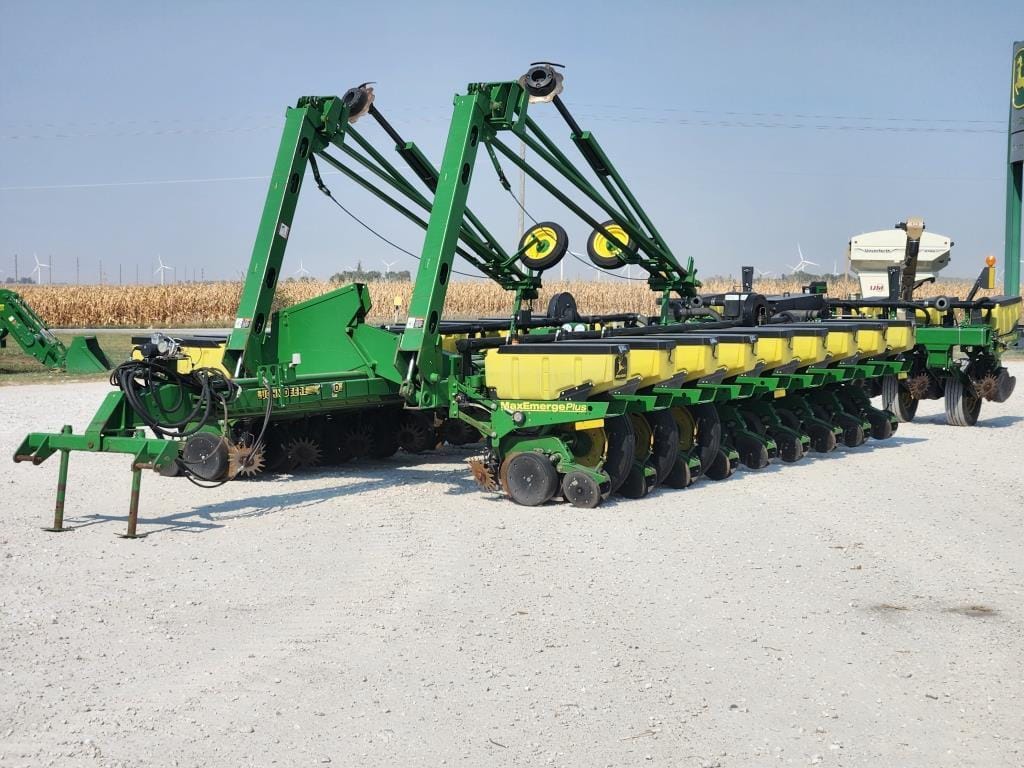 Main image John Deere 1770