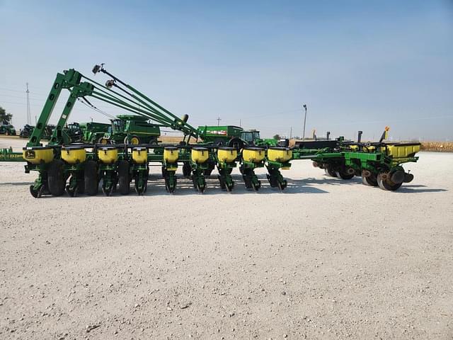 Image of John Deere 1770 equipment image 2