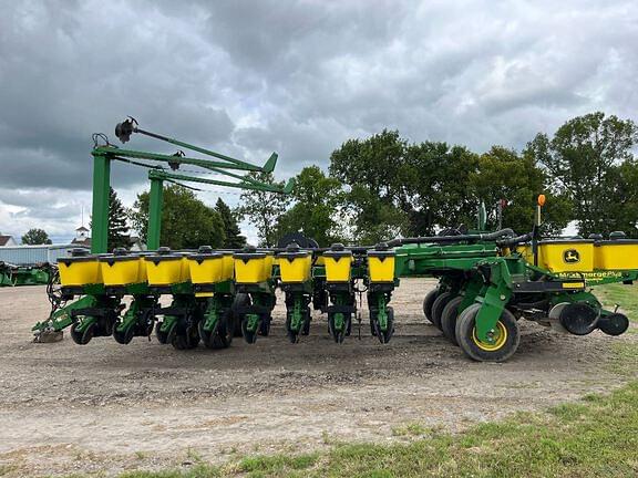 Image of John Deere 1780 equipment image 1