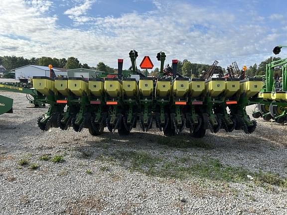 Image of John Deere 1780 equipment image 3