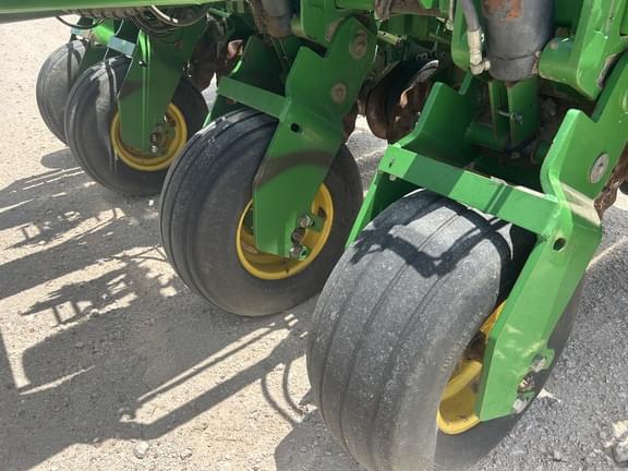 Image of John Deere 1780 equipment image 2