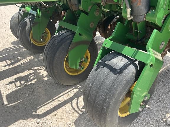 Image of John Deere 1780 equipment image 2