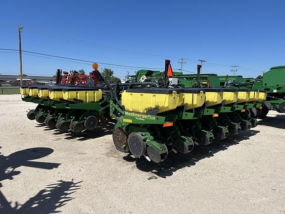 Image of John Deere 1780 equipment image 2