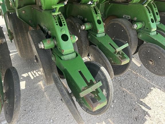 Image of John Deere 1780 equipment image 1
