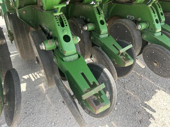 Image of John Deere 1780 equipment image 1