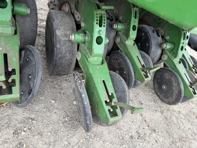 Image of John Deere 1780 equipment image 1