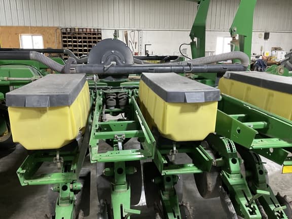 Image of John Deere 1780 equipment image 2