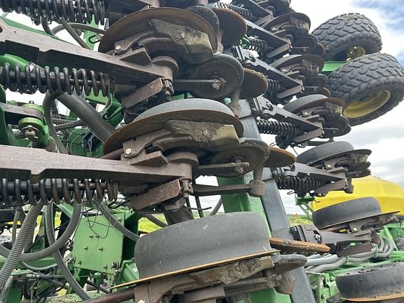 Image of John Deere 1860 equipment image 4