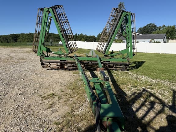 Image of John Deere 200 equipment image 2