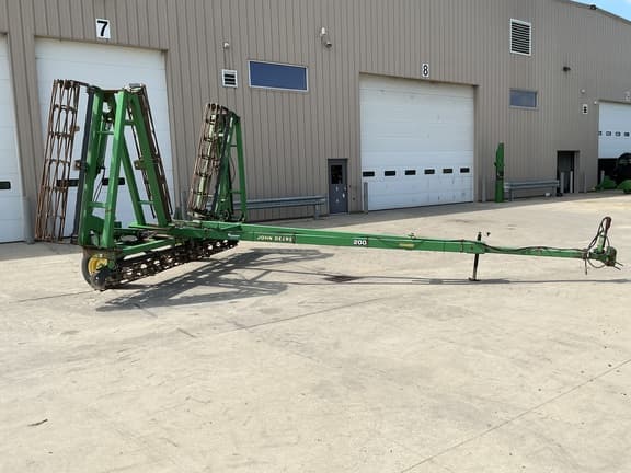 Image of John Deere 200 equipment image 1