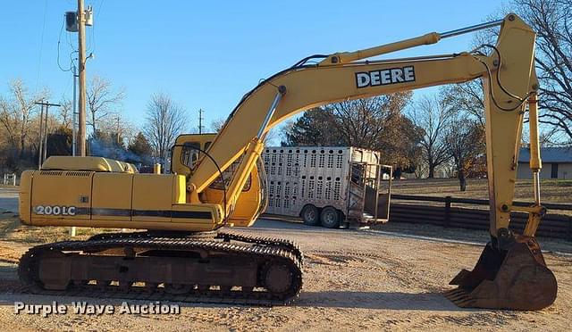 Image of John Deere 200LC equipment image 4