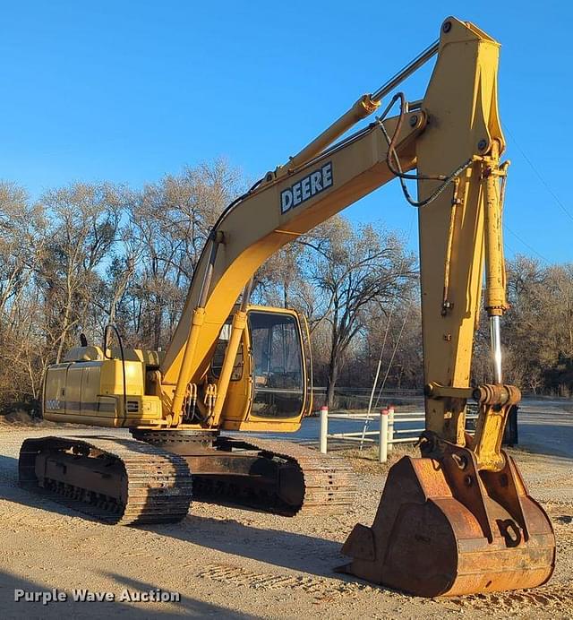 Image of John Deere 200LC equipment image 2