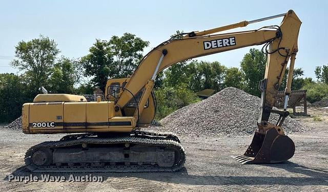 Image of John Deere 200LC equipment image 3