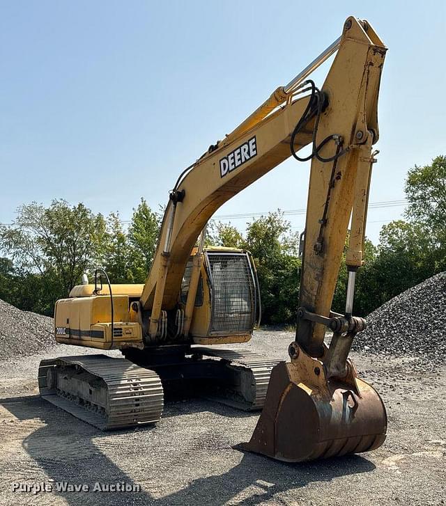 Image of John Deere 200LC equipment image 2