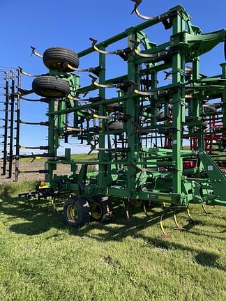 Thumbnail image John Deere 2200 5