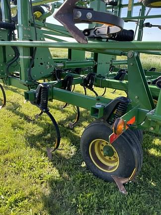 Thumbnail image John Deere 2200 9