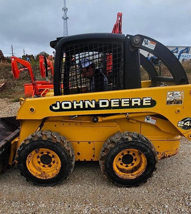 Image of John Deere 240 equipment image 2