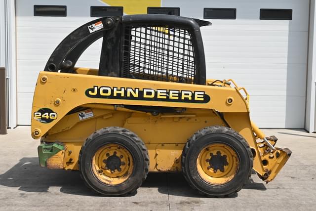 Image of John Deere 240 equipment image 1