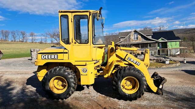 Image of John Deere 244H equipment image 4