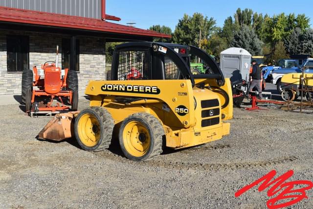 Image of John Deere 250 equipment image 3
