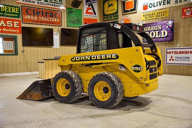 Image of John Deere 250 equipment image 2