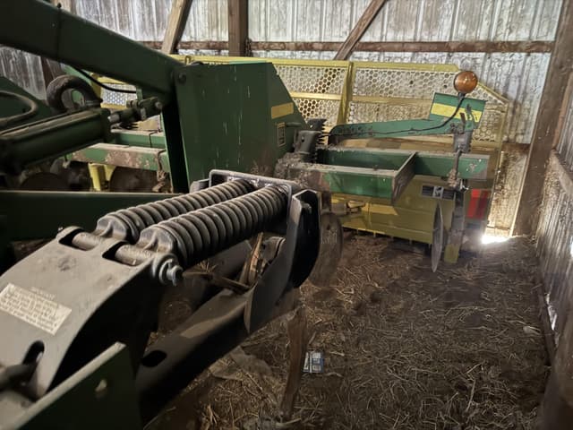 Image of John Deere 2700 equipment image 4