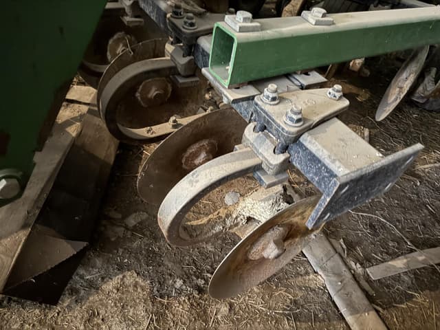 Image of John Deere 2700 equipment image 2