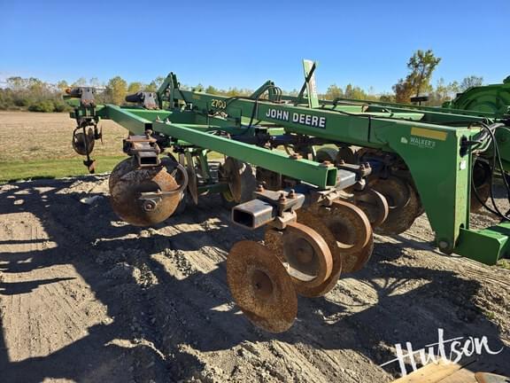 Image of John Deere 2700 equipment image 3