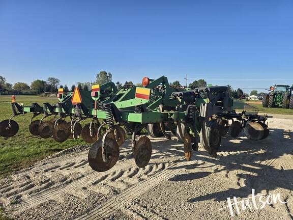 Image of John Deere 2700 equipment image 4