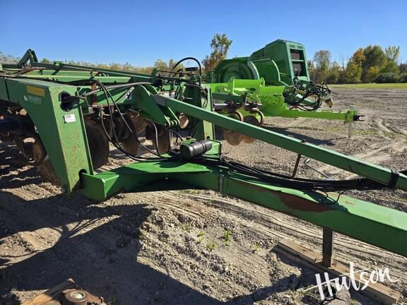 Image of John Deere 2700 equipment image 1